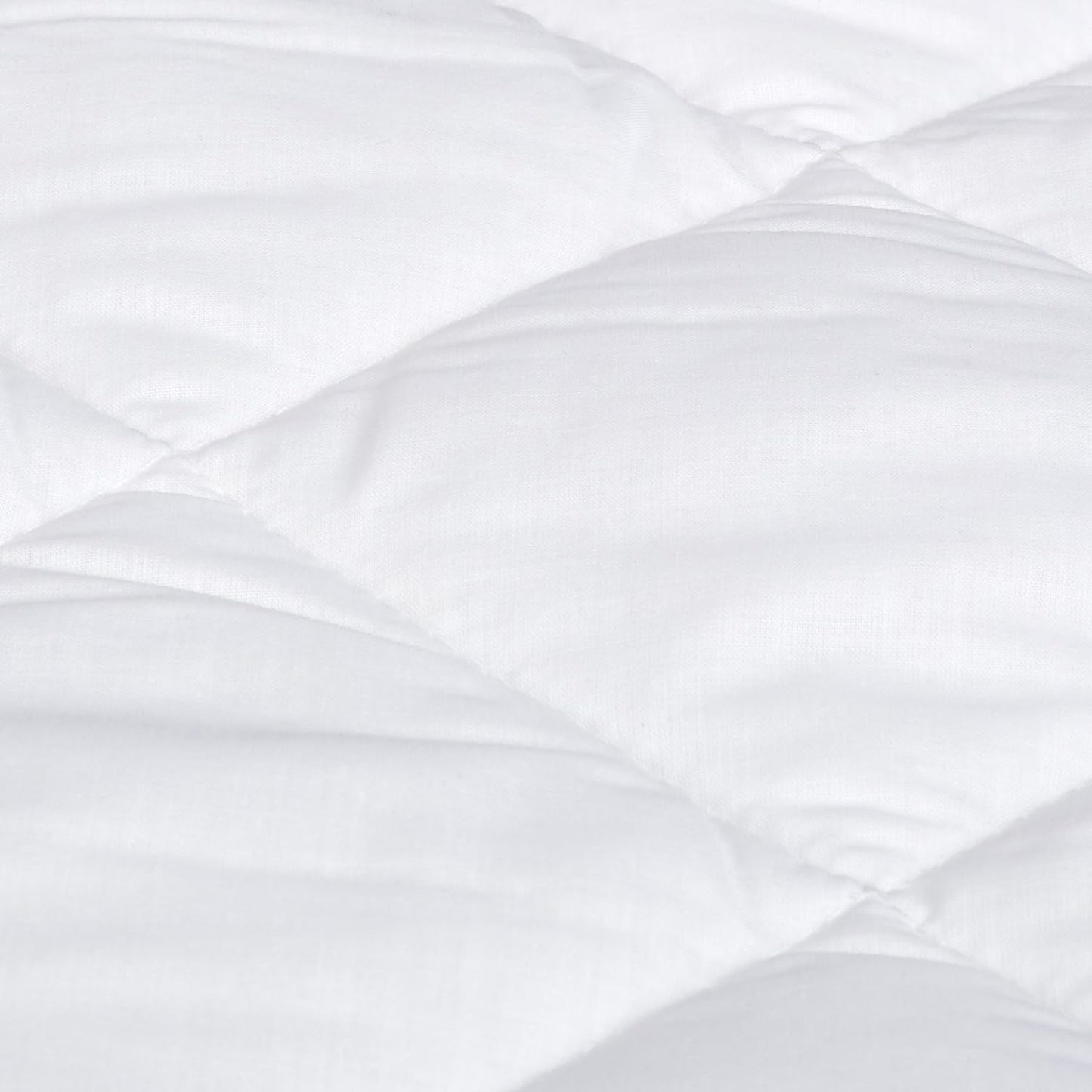 Amazon Basics Hypoallergenic Quilted Plush and Breathable Mattress Topper Pad, 18 Inches Deep, Queen, White