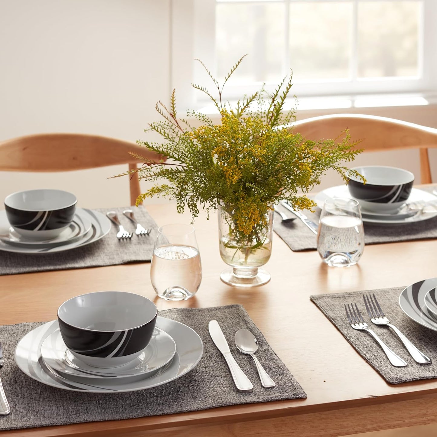 Amazon Basics 18-Piece Complete Kitchen Dinnerware Set, Microwave and