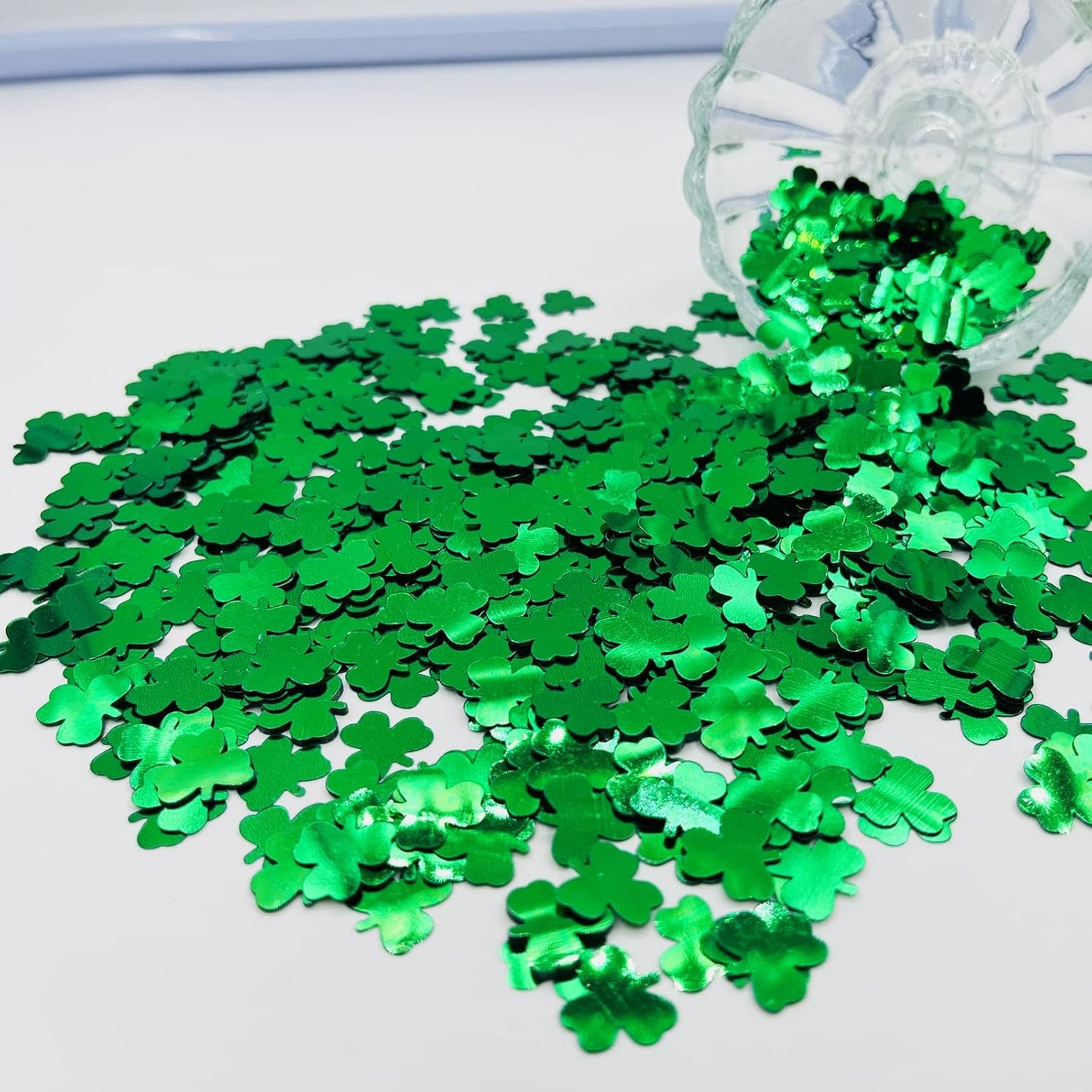 Thousands Pcs Green Confetti Glitter St. Patrick's Day Lucky Clover Shamrock Cutouts Glitter Irish Table Scatters for St. Patrick's Decorations (Green)