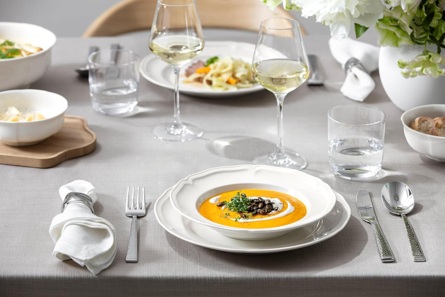 Villeroy & Boch Manoir Collection 18-Piece Dinnerware Set, Plates & Bo