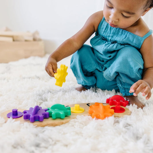 Melissa & Doug Rainbow Caterpillar Gear Toy with 6 Interchangeable Gea