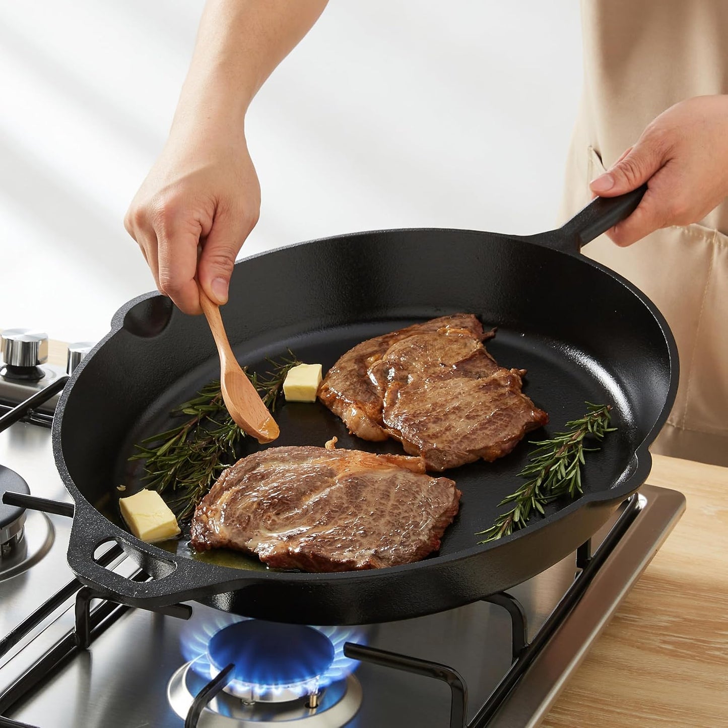 Amazon Basics Pre-Seasoned Cast Iron Skillet, Oven Safe, Even Heating,