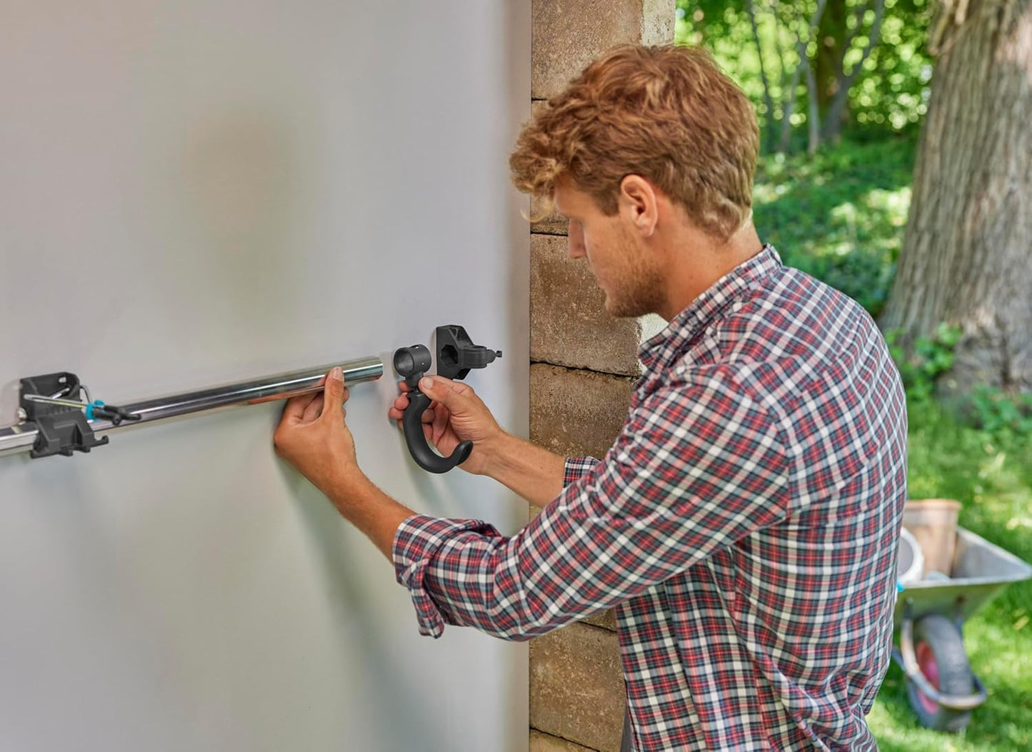 Gardena Tool Rack Plus: Wall-Mounted Rack for Home and Garden Tools, 78 cm Wide, 60 kg Maximum Weight, Space-Saving, can be Equipped and expanded as Necessary (3509-20)