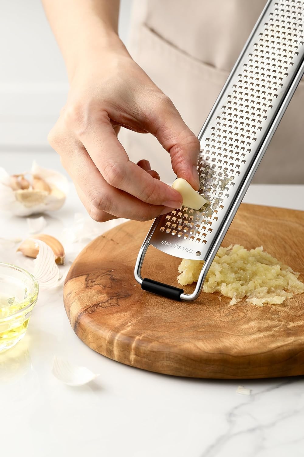 Spring Chef Stainless Steel Lemon Zester Grater with Handle - Garlic, Cheese, Parmesan, Nutmeg, Lime, Ginger Grater - Heavy Duty Kitchen Tool - Citrus Zester with Blade Cover - Fine Shred - Black