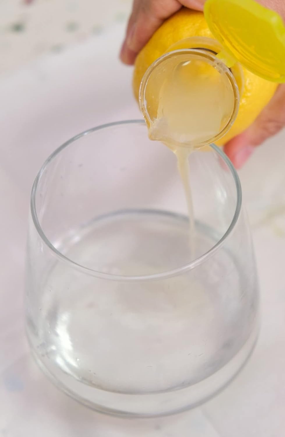 YZC Lemon Squeezer – 2-Pack Lemon-Juicer – BPA-Free Plastic Lime Juice