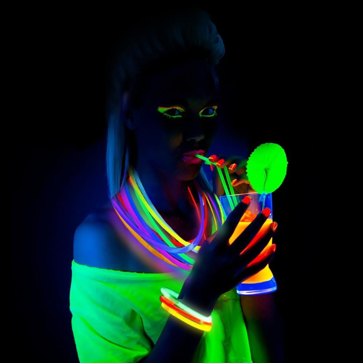 Ammy Glow-205 Pcs Glow Sticks-100 Pack Bulk Party favors for Kids-Neon Glow in The Dark Party Supplies - Eye Glasses, Glow Bracelets & Necklaces -Party Lights For Birthdays & Weddings