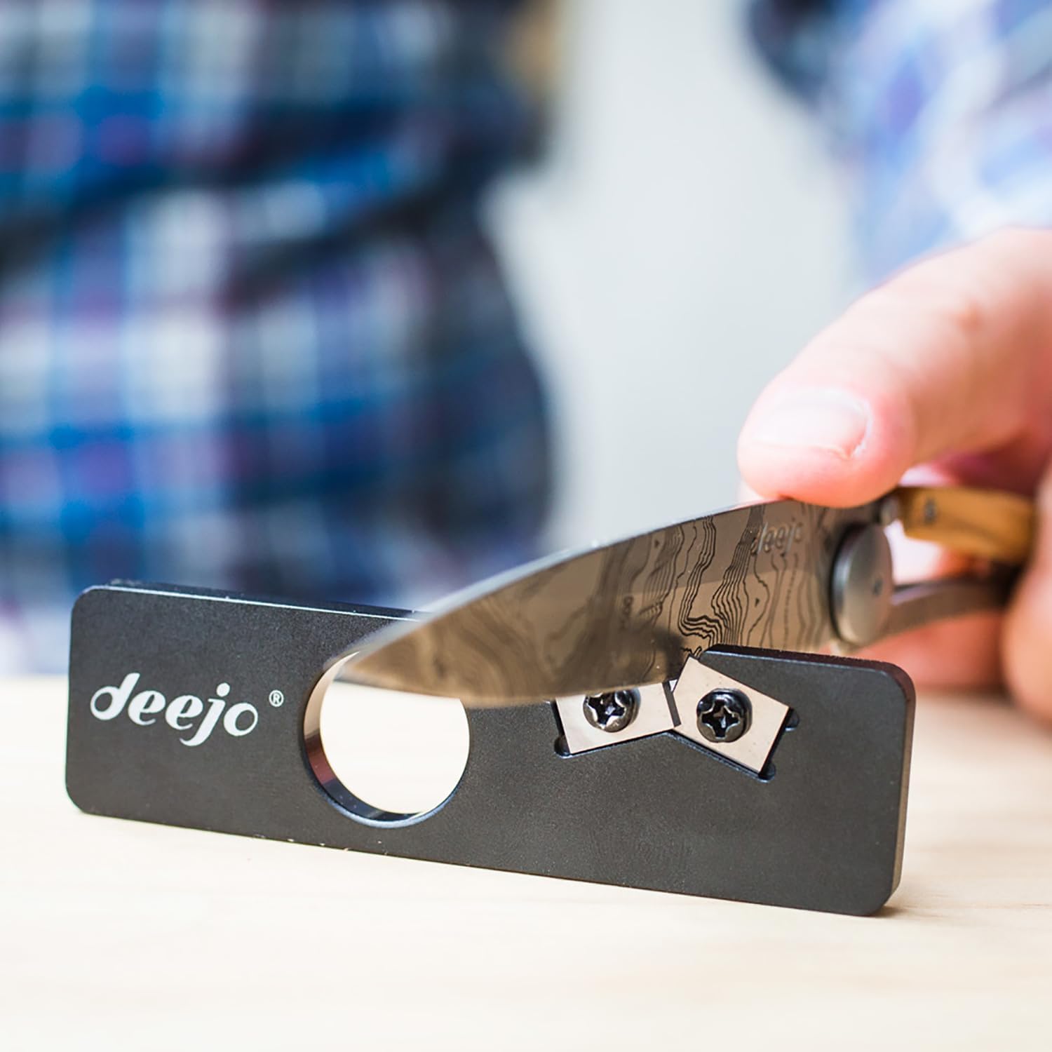 Deejo - Pocket Knife Sharpener - Compact Black Aluminum Tool with Doub