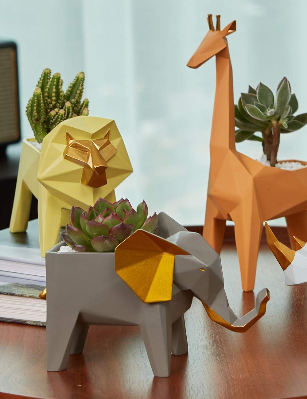 HAUCOZE Giraffe Planter Gifts Statue Animal Sculpture Decor Modern Figurine Arts Polyresin 9.3inch