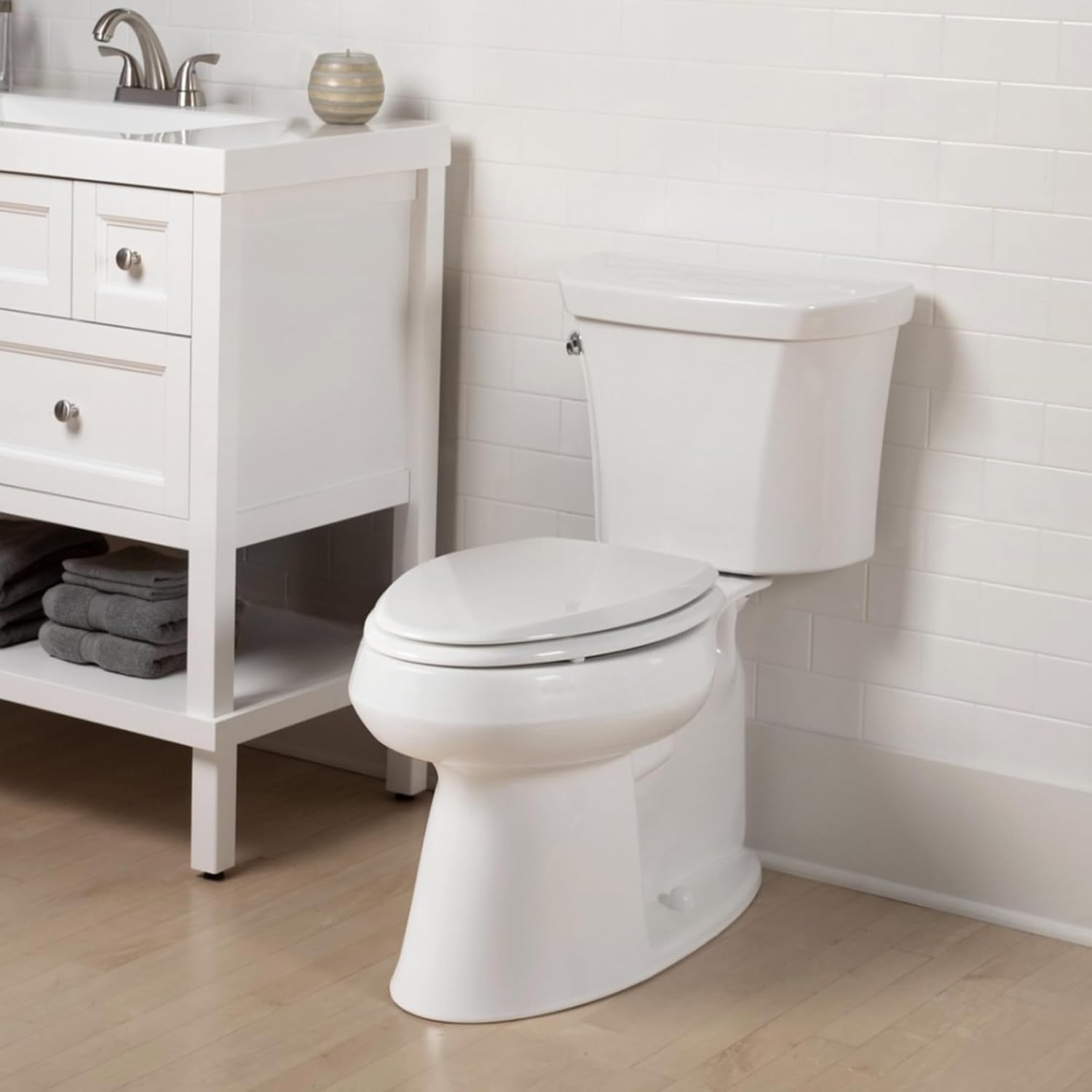 Mayfair Cassel Slow Close Toilet Seat, Easy Clean, Non Slip Premium Wo