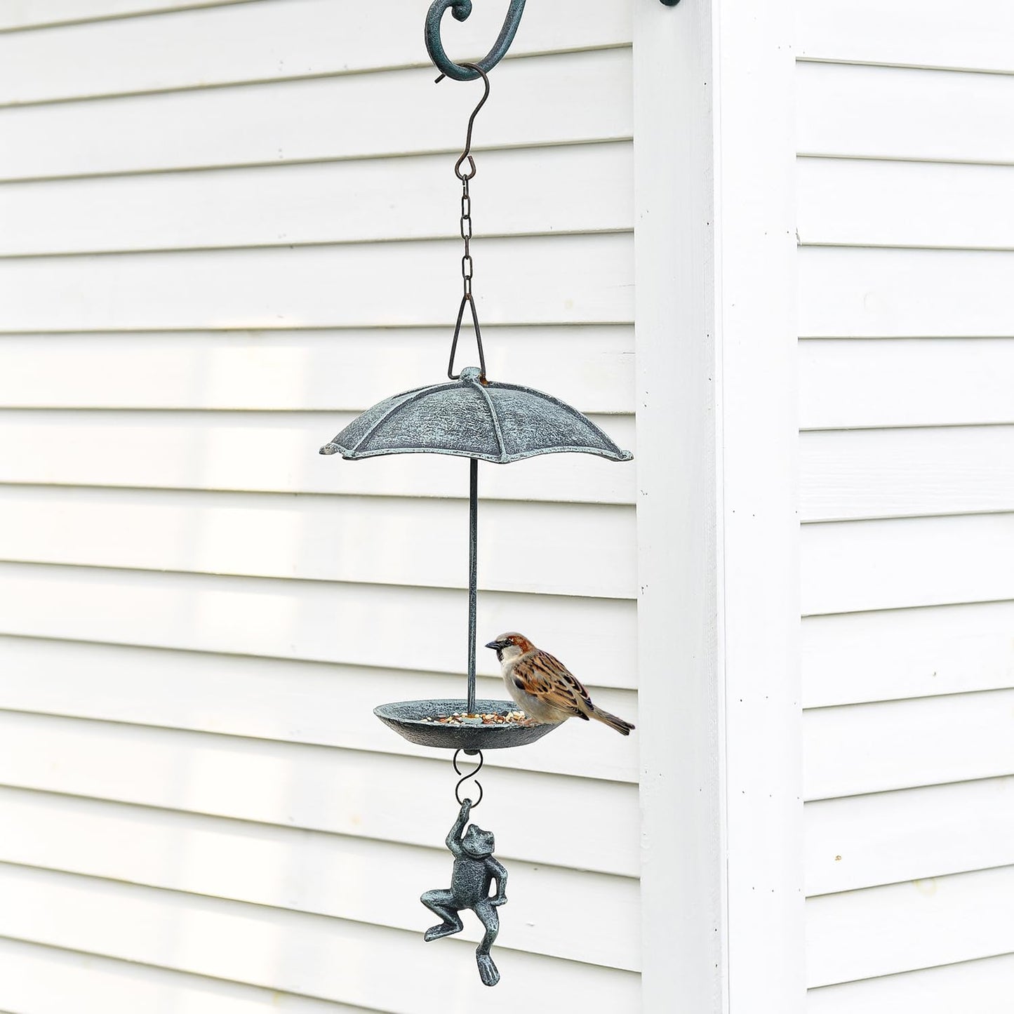 Sungmor Decorative Hanging Bird Feeder, Waterproof Cast Iron Bird Bath, Unique Vintage Green Lovely Frog Skydiving Design, An Excellent Addition to Any Garden Decor