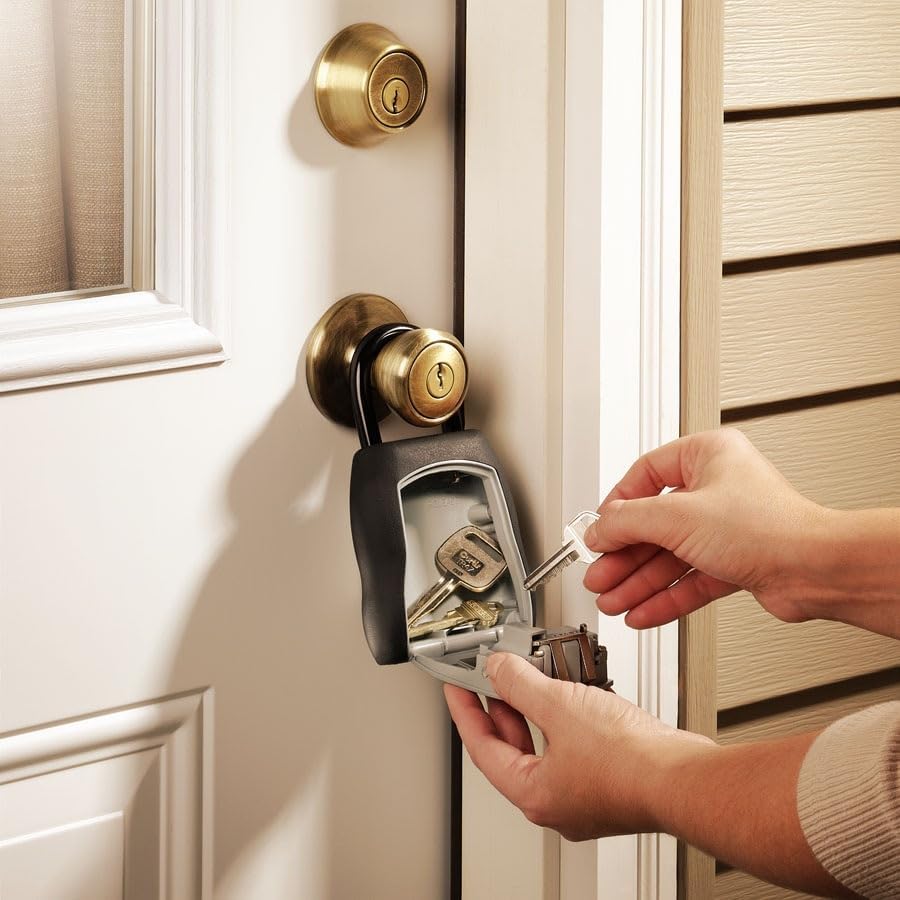 Master Lock Key Lock Box, Outdoor Lock Box for House Keys, Portable Combination Lockbox Resettable Code, 5400EC, Black