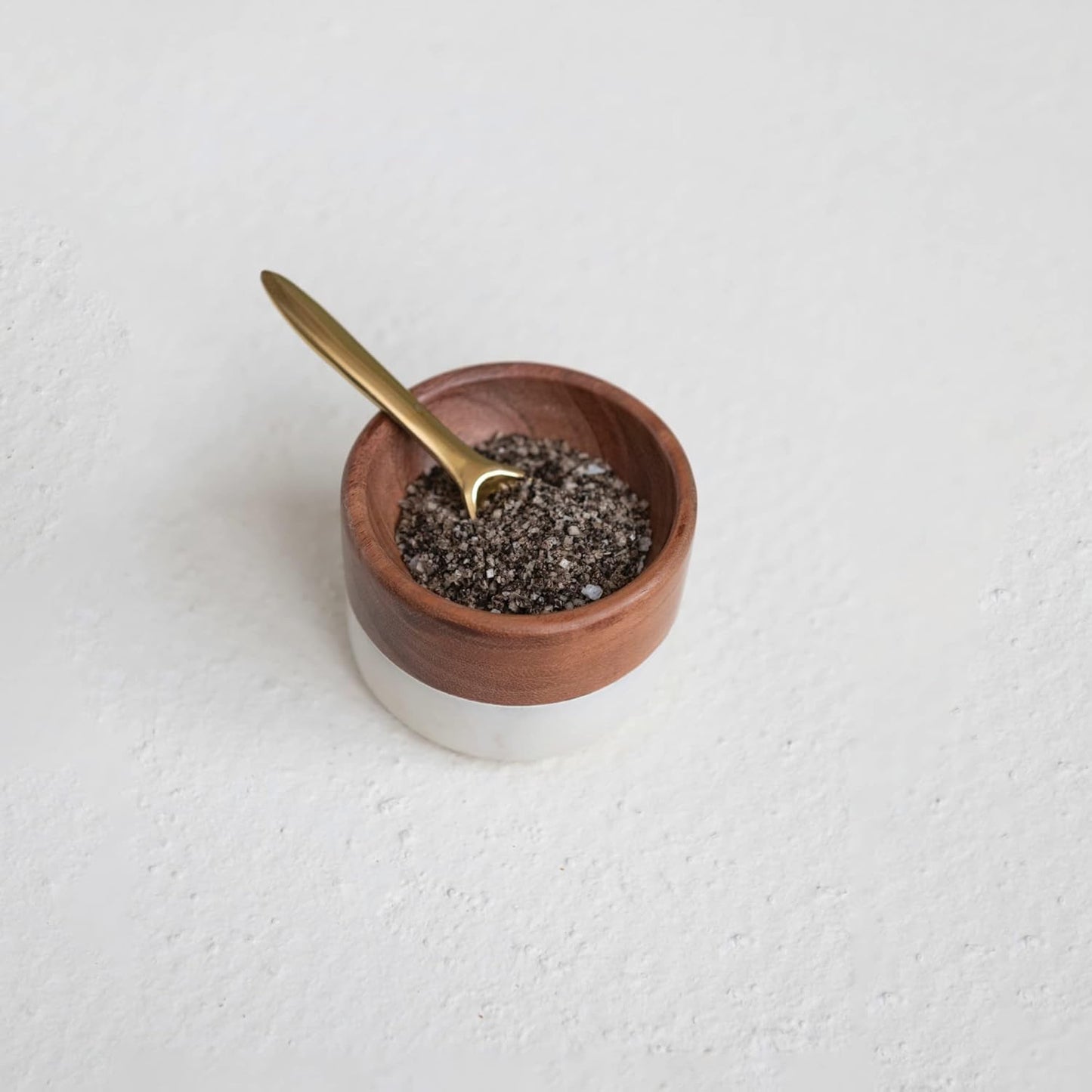 Creative Co-Op Marble and Acacia Wood Pinch Pot, Serveware, 3"L x 3"W x 2"H, Natural & White