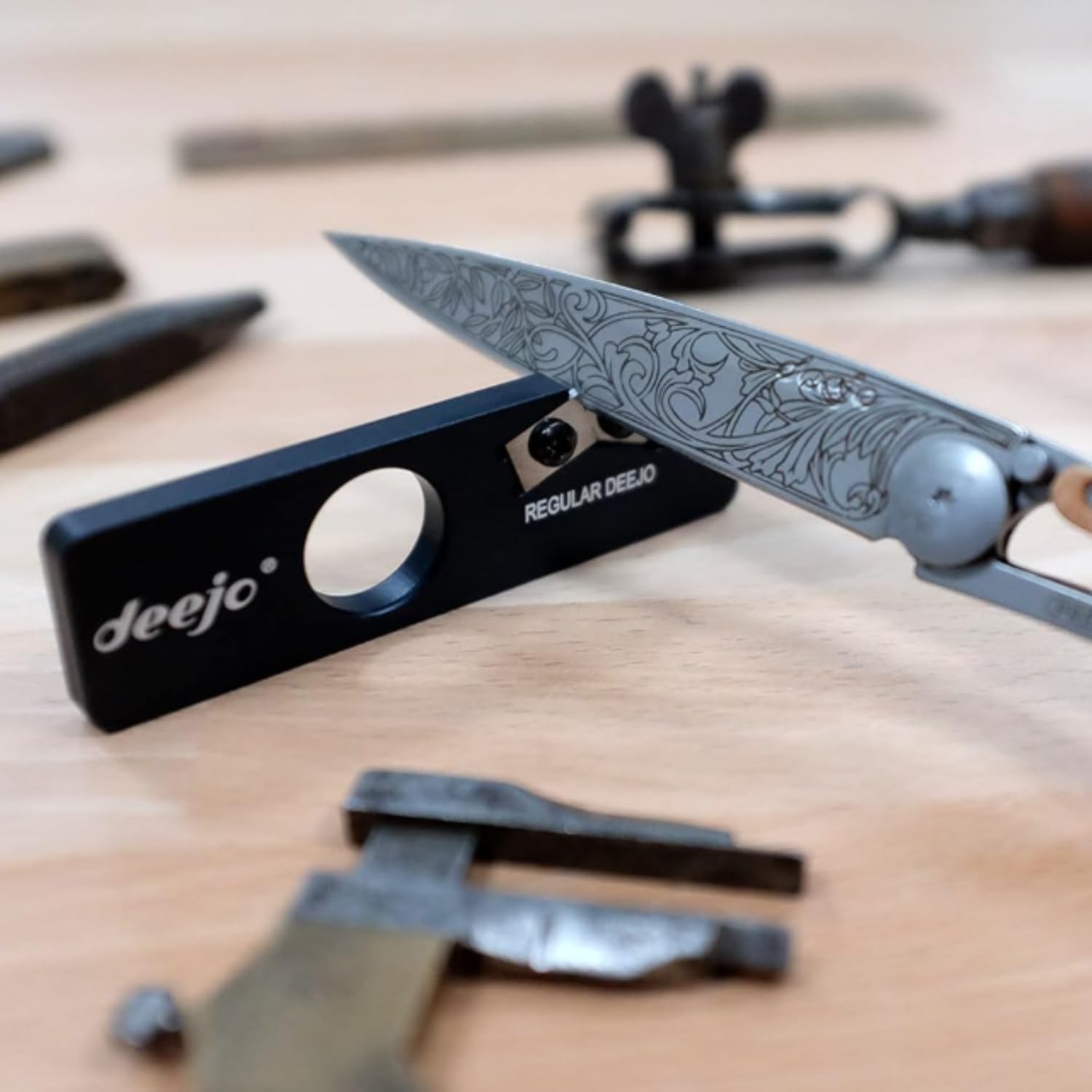 Deejo - Pocket Knife Sharpener - Compact Black Aluminum Tool with Doub