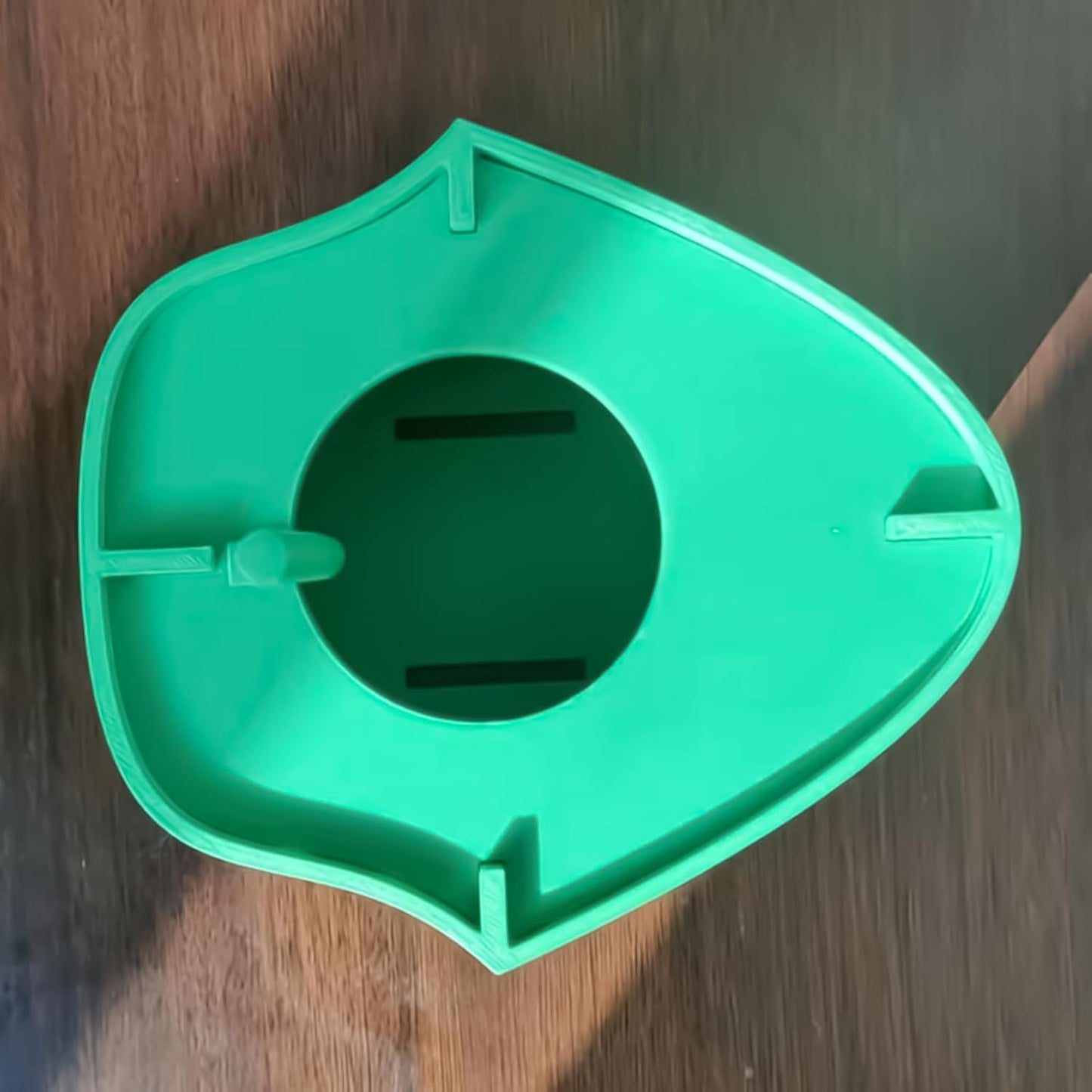Bird Feeder, Green Hangable Rainproof, Outdoor Small Bird Food Dispenser, for Robins Sparrows Budgies Backyard Balcony Patio Terrace Window