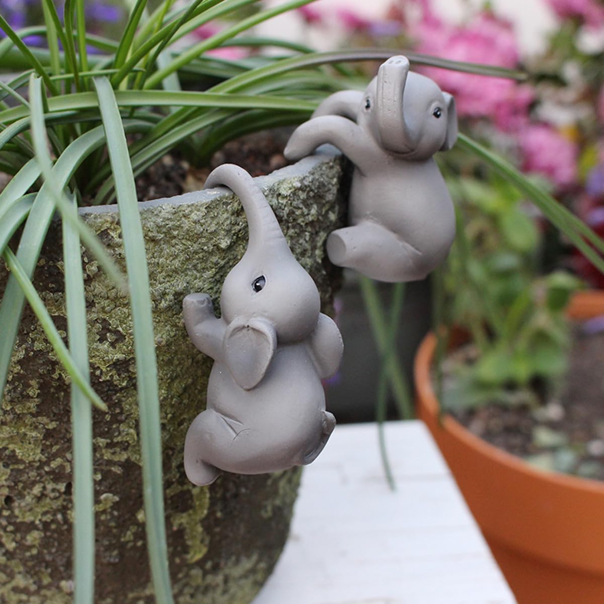 2Pcs Cute Climbing Elephant Statues Plant Pot Hang Figurines Resin Flower Pot Hanging Decorations Garden Balcony Yard Decoration