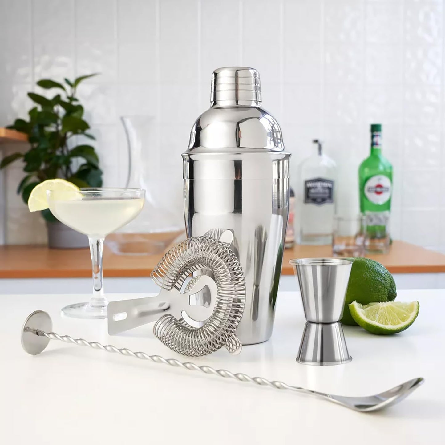 6-Piece Cocktail Shaker Set 24oz Shaker Strainer Muddler Jigger Mixing Spoon Pour Spout Bartender Kit Stainless Steel Bar Set Housewarming Gift