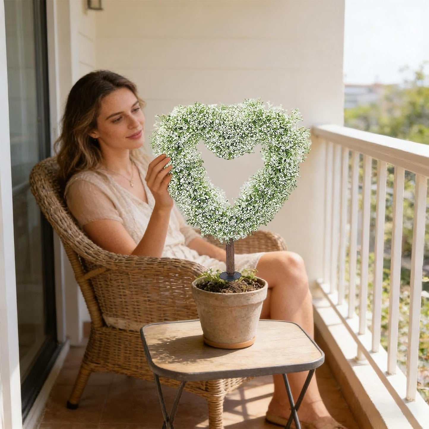Valentine’s Plant - Decorative Heart Shaped Topiary | Faux Flower Garden Stake with Lightweight Design & Weather Resistant Construction for Farmhouse Decor, Patio, Planter Pots, Garden Parties and Out