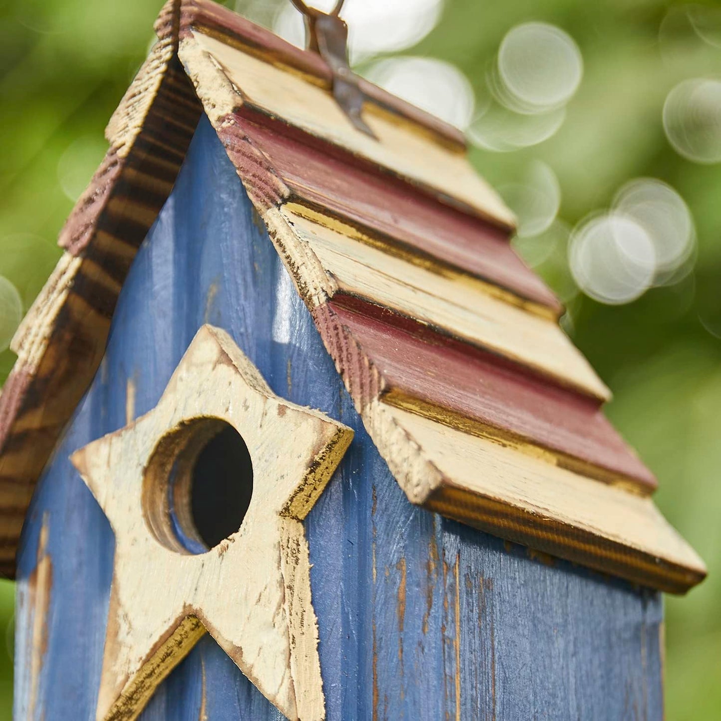 Glitzhome 9" H Patriotic Wooden Bird House, Hanging Birdhouses for Outdoors, Distressed Solid Wood Cottage Design with 3D Star, Garden Birdhouse for Bluebird Hummingbird Wren Finch Cardinals Cedar