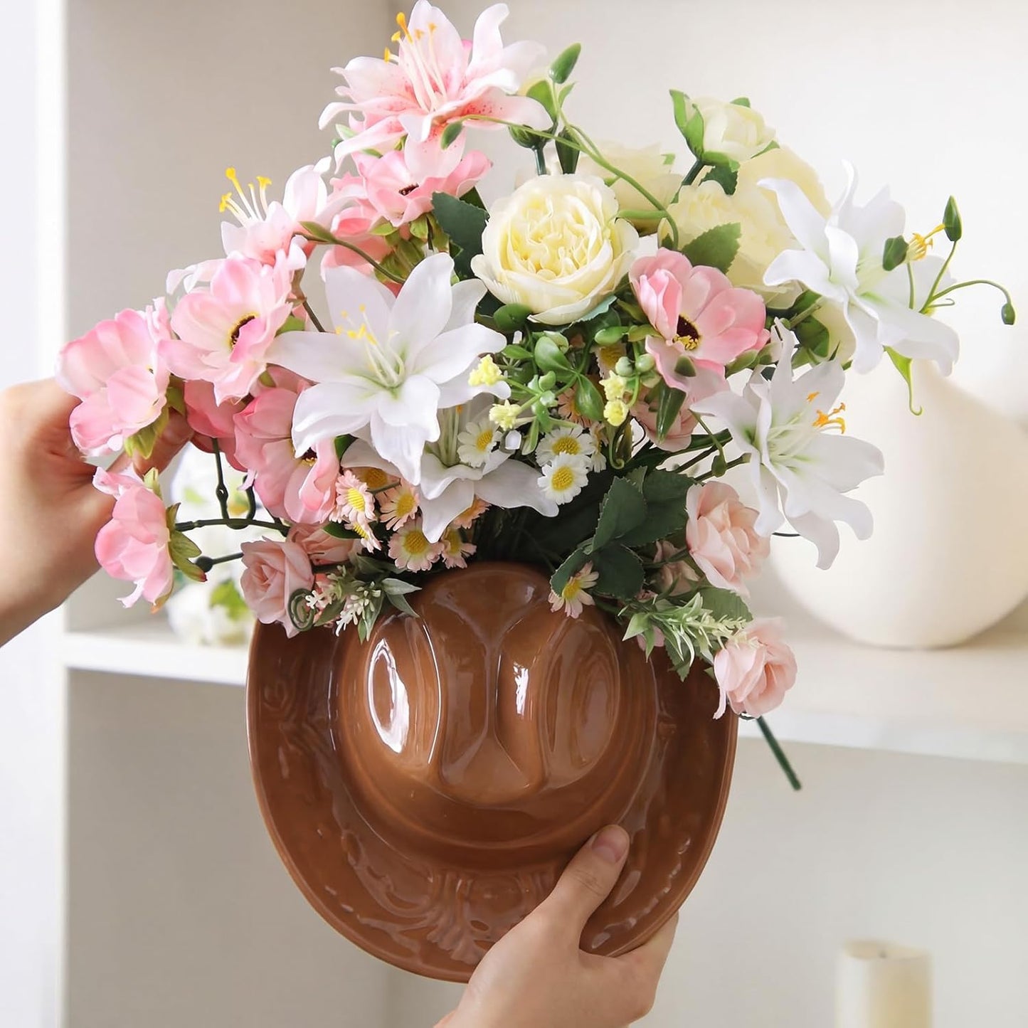 Ceramic Cowgirl Hat Vase Western Themed Hat Hanging Wall Indoor Planter Vase Flower Pot Cowboy Decoration Cowboy Party Table Centerpiece for Bathroom Living Room Office and Home Decor(Brown)