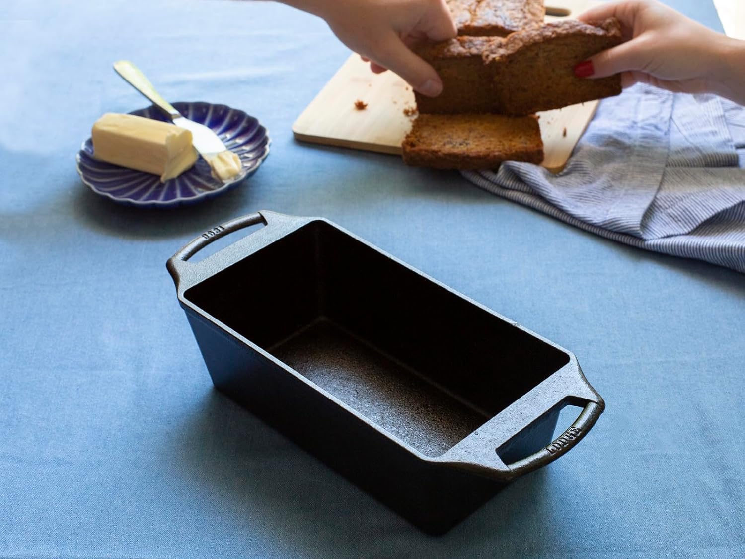 Lodge Cast Iron Loaf Pan - 8.5 x 4.5 Inch PFAS-Free Bread Baking Pan -