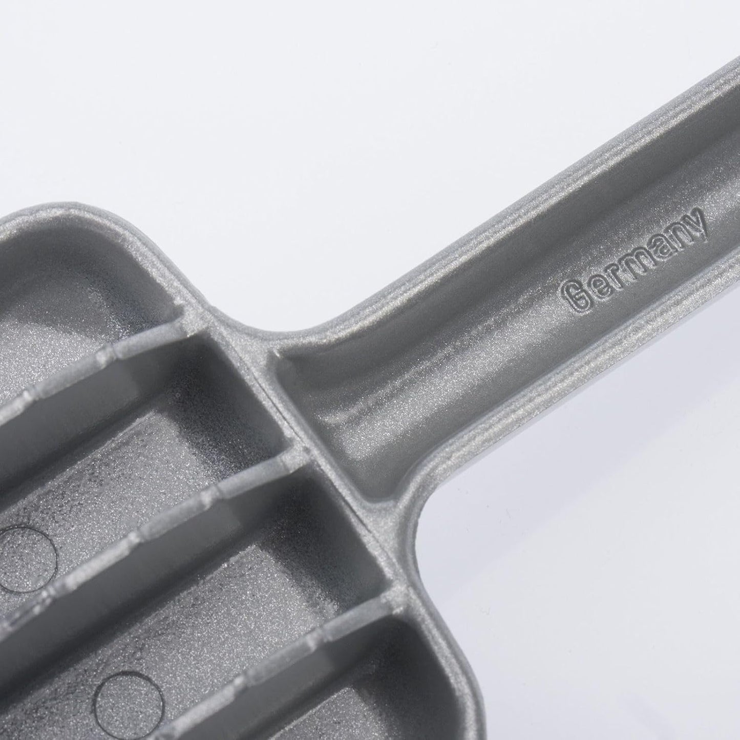 Westmark Manual Ice Crusher – German Heavy-Duty Aluminum Hand Ice Cube Crusher for Crushed Ice, Portable Bar Tool for Cocktails & Drinks, Dishwasher Safe, Bar Accessories, Gray