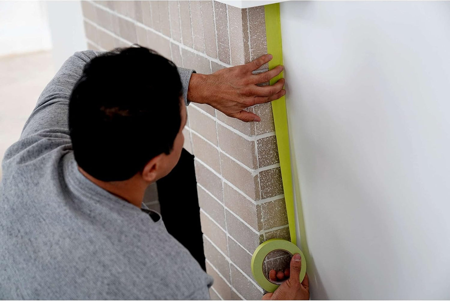 Scotch Rough Surface Extra Strength Painters Tape, 1.5 Inch Wide (1.41 in. X 60 Yds) 1 Roll, Green Tape Protects Surfaces and Removes Easily, Painting Tapes for Indoor and Outdoor Use (2060-36AP)