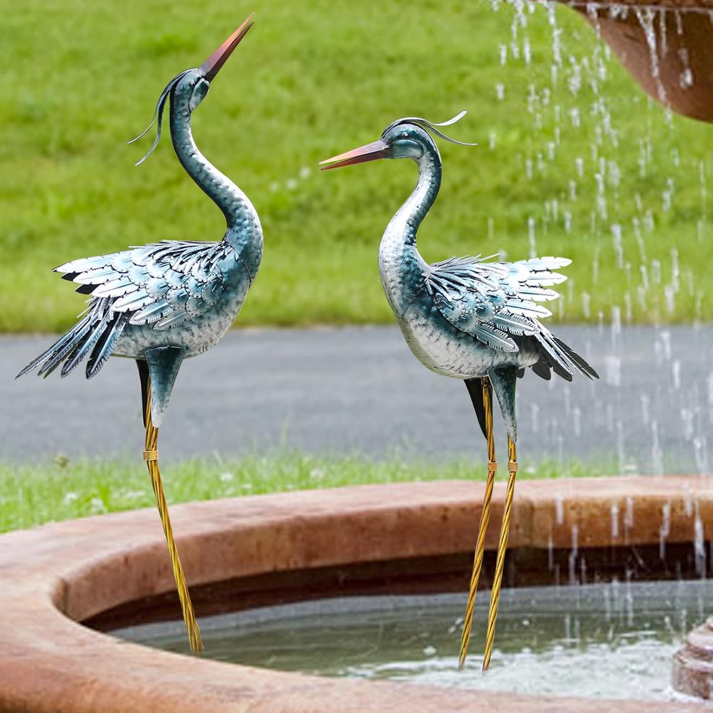 chisheen Large Garden Crane Statues Outdoor Sculptures, Metal Yard Art Heron Decor Standing for Indoor Outdoor Decor, Bird Statues for Patio Lawn Porch Decorations, Set of 2