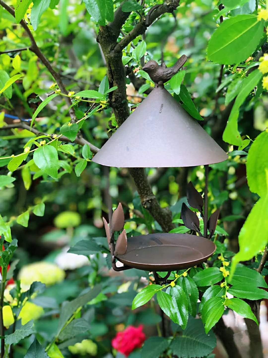 Hanging Bird Feeder Metal Outdoor Bird Food Holder Wild Bird House for Outside with Roof