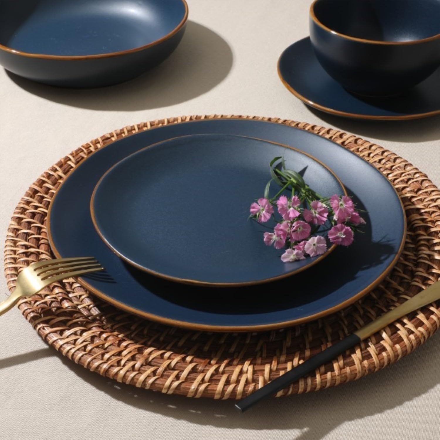 Gibson Home Hazeltine 16-Piece Navy Blue Stoneware Dinnerware Set – Pl