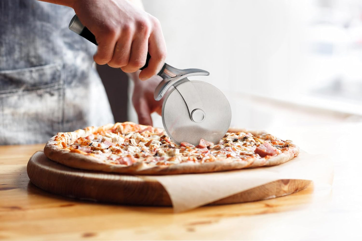 KitchenAid Classic Pizza Wheel with Sharp Blade For Cutting Through Cr