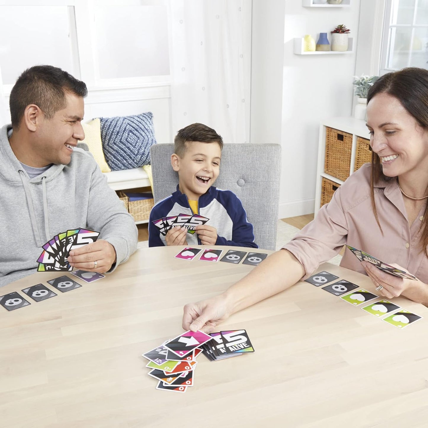 Hasbro Gaming 5 Alive Card Game, Fast-Paced Game for Kids and Families