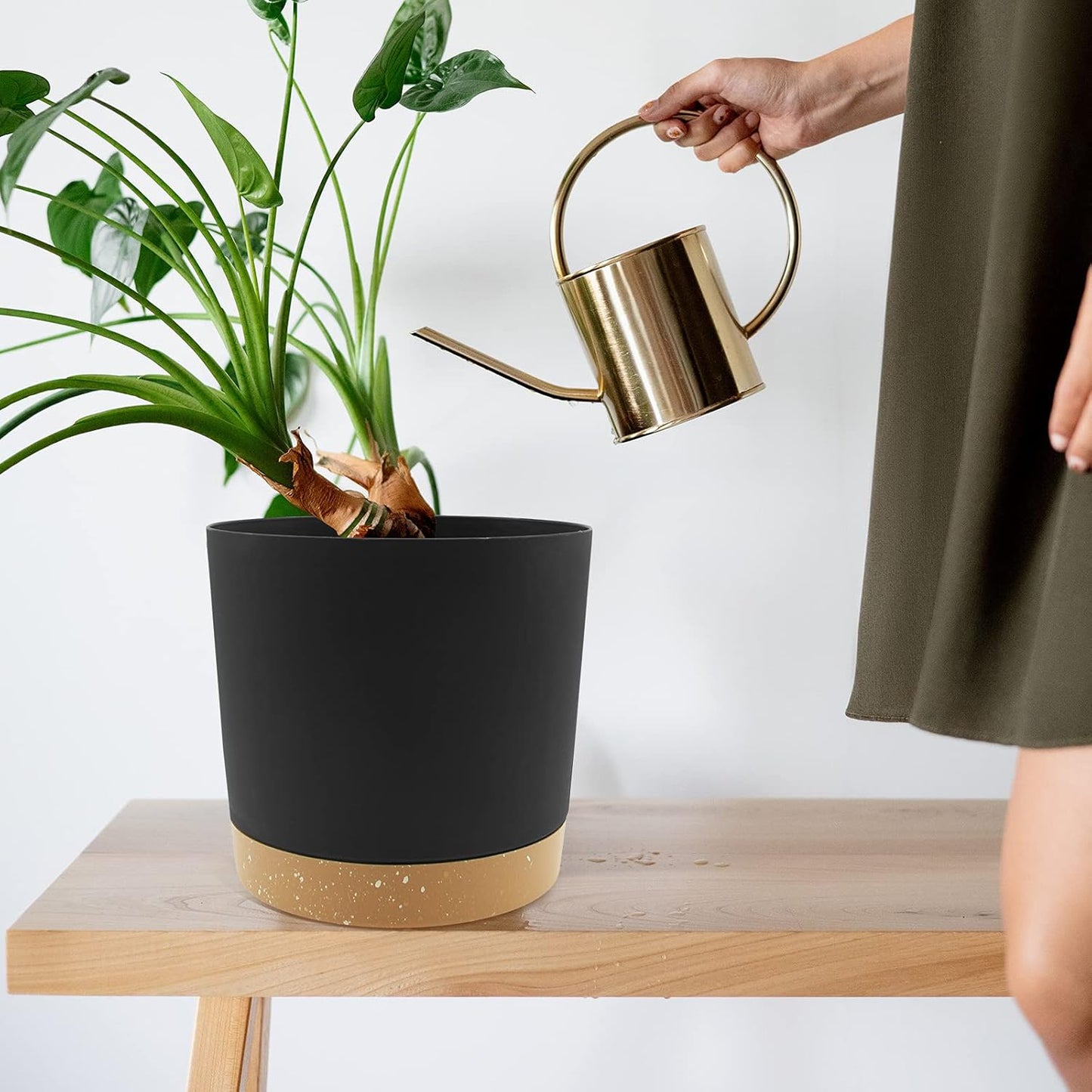 QCQHDU 8 inch Plant Pot, 2 Pack Planters for Indoor Plants with Draina