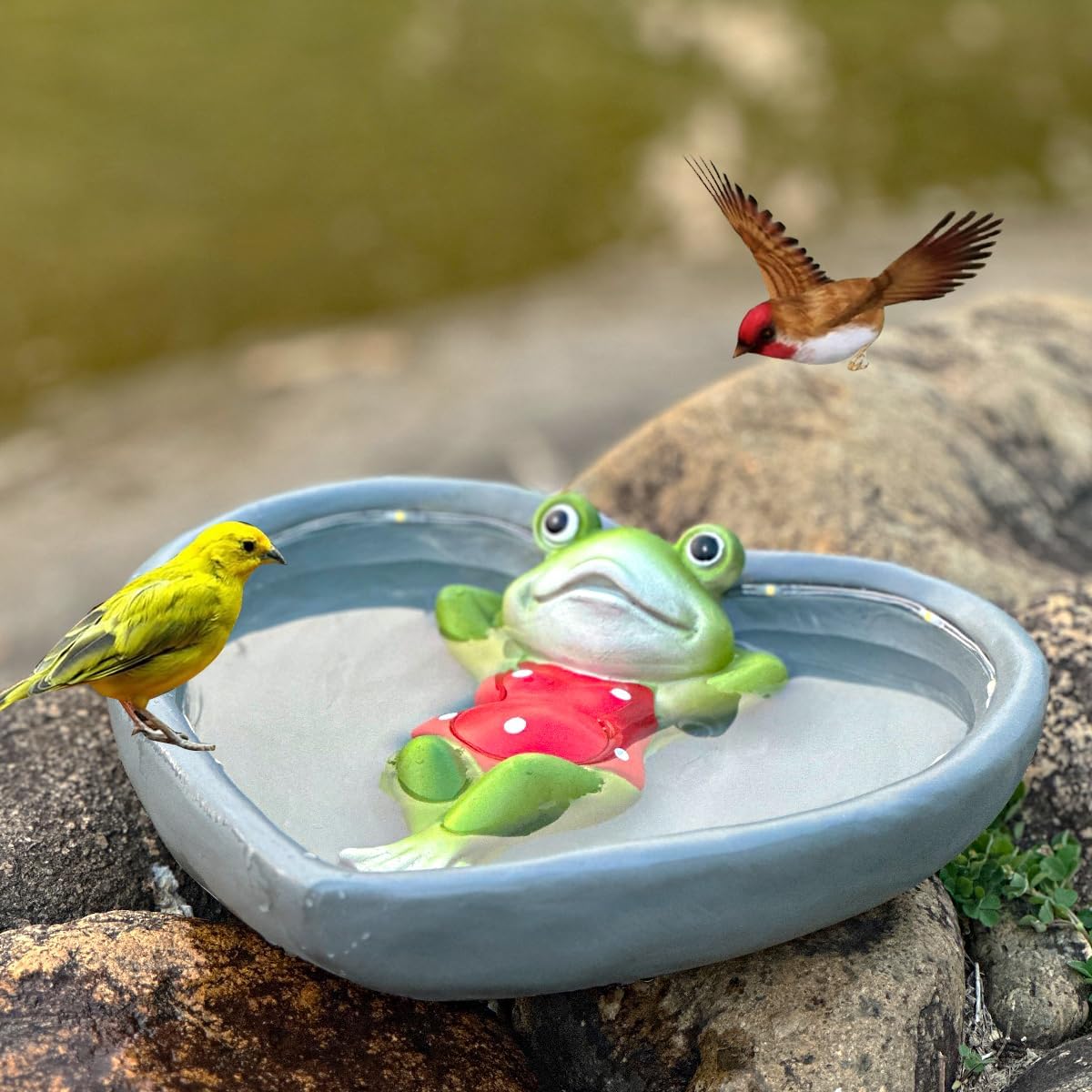 Outdoor Garden Solar Frog Bird Feeder, Resin Frog Love Shape Bird Feeder, Frog Statue Decorative Lamp for Outdoor Patio Tabletop Decoration, for Mom and Grandma