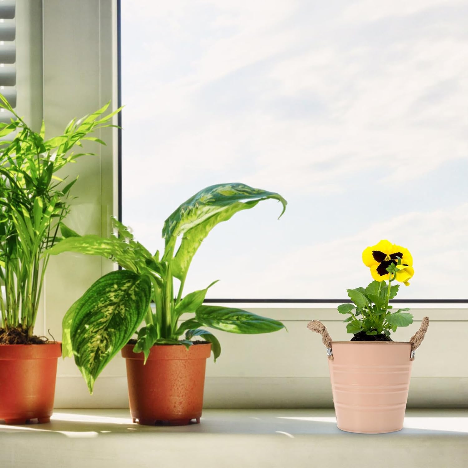 PRETYZOOM Metal Flower Vase Handheld Iron Flower Bucket 13x12x9.5 Inch