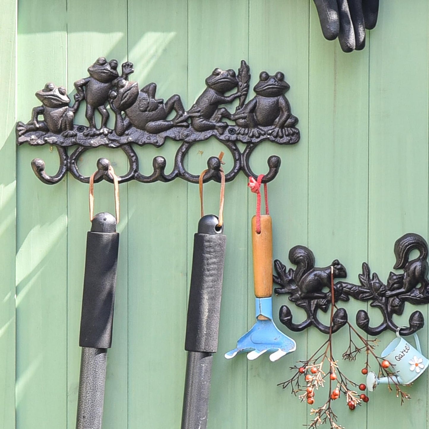 Sungmor Cast Iron Animal Wall Hook Rack - Rustic Decorative Key Holder with 5 Hooks, Lovely Frog Coat Hanger - Vintage Metal Organizer for Entryway, Garden, Mudroom, or Kitchen