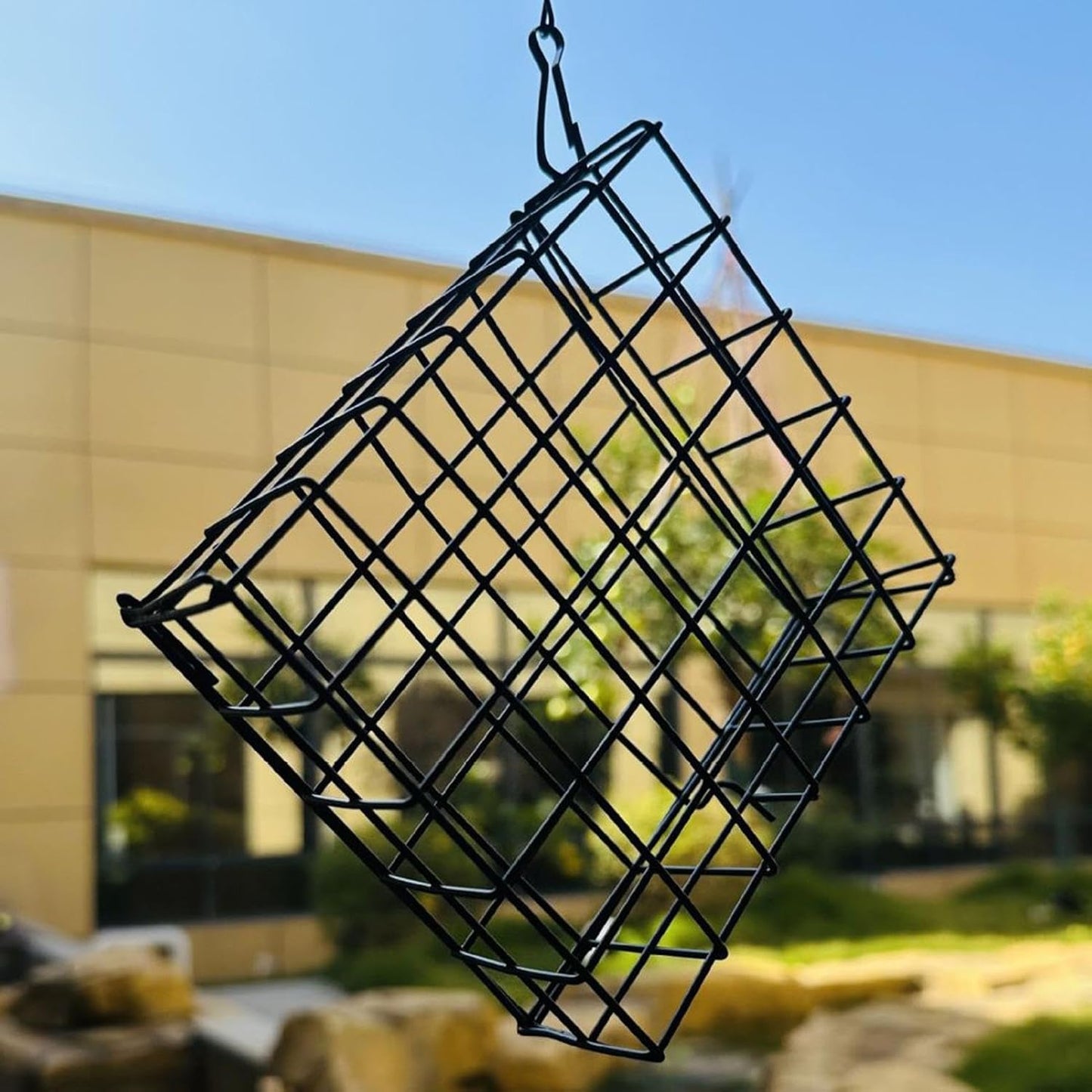 Hanging Suet Bird Feeder, Square Wire Mesh Cage with Chain, 12x4.5x13.8cm Metal Outdoor Garden Feeder for Wild Birds for Balcony Garden Yard Patio Outdoor Outside