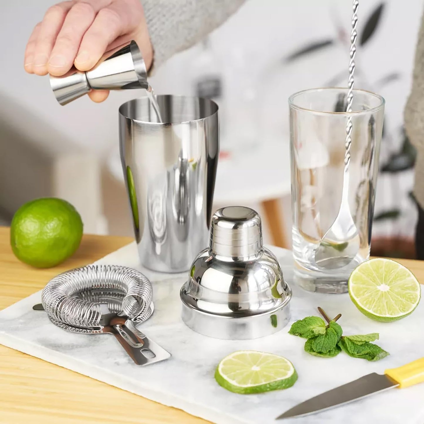 6-Piece Cocktail Shaker Set 24oz Shaker Strainer Muddler Jigger Mixing Spoon Pour Spout Bartender Kit Stainless Steel Bar Set Housewarming Gift