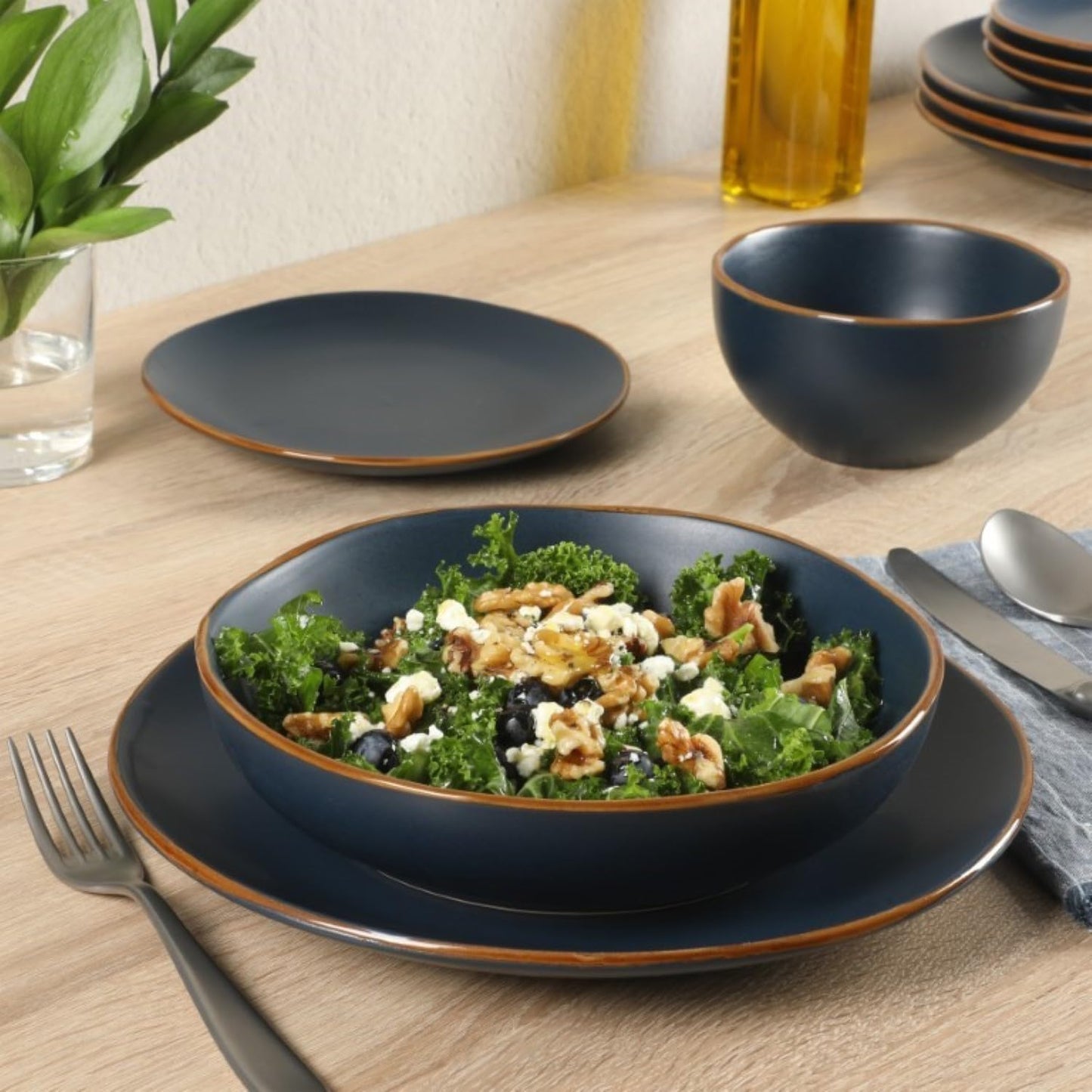 Gibson Home Hazeltine 16-Piece Navy Blue Stoneware Dinnerware Set – Pl