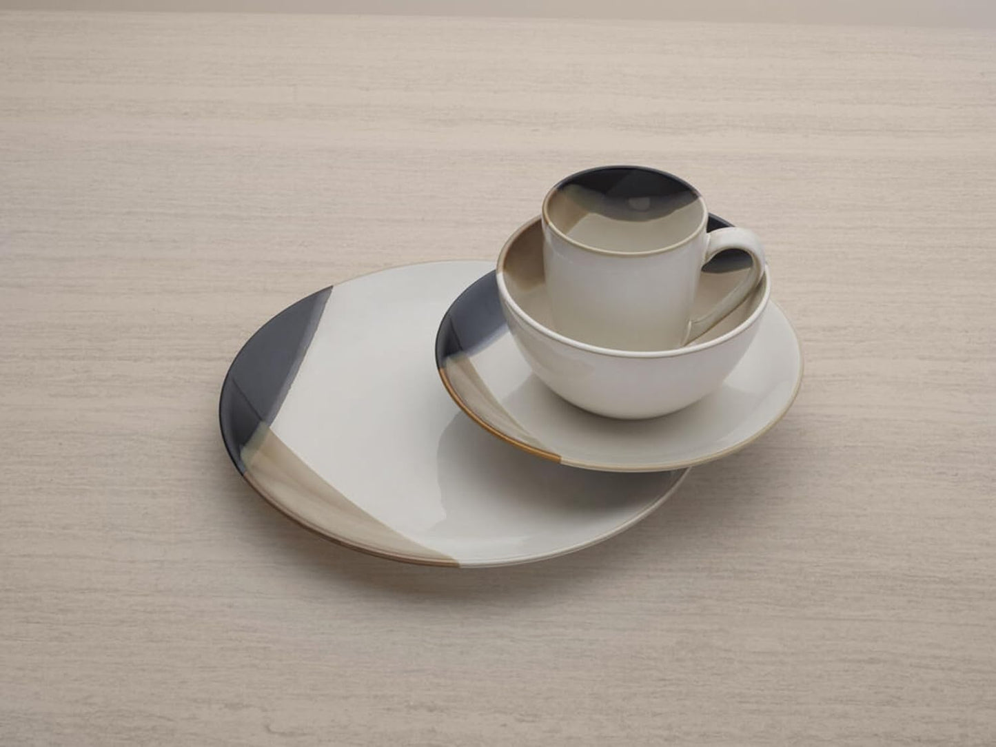 Gourmet Basics by Mikasa Caden 16-Piece Stoneware Dinnerware Set — Ser