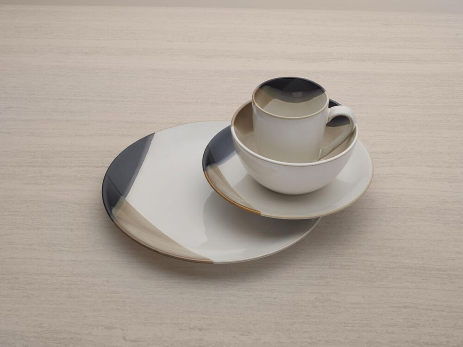 Gourmet Basics by Mikasa Caden 16-Piece Stoneware Dinnerware Set — Ser
