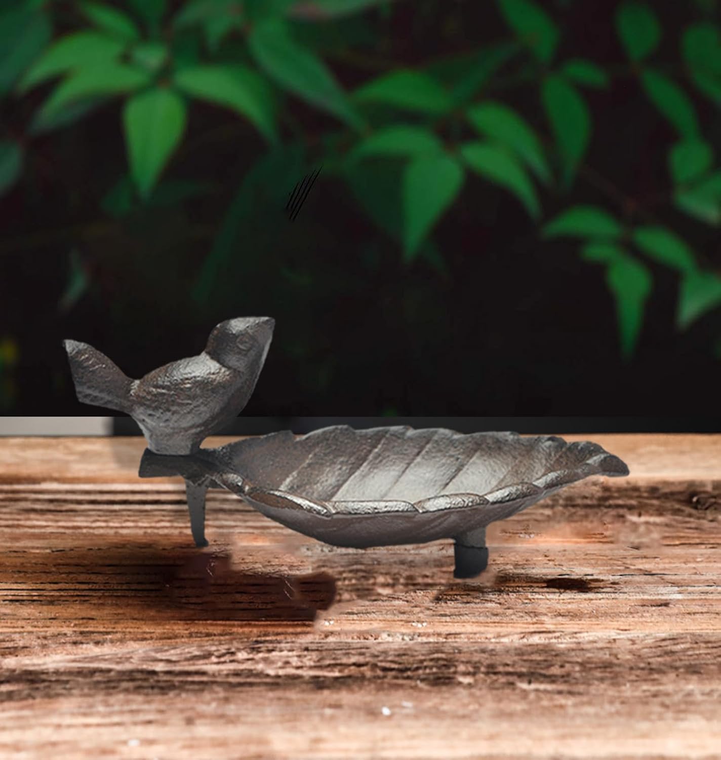Cast Iron Bird Feeder, Leaf Shaped Wild Bird Feeding Bowl Rustic Garden Decor Ornaments Retro Birds Bath for Outdoors Vintage Metal Birds Food Container for Yard Patio Garden Deck