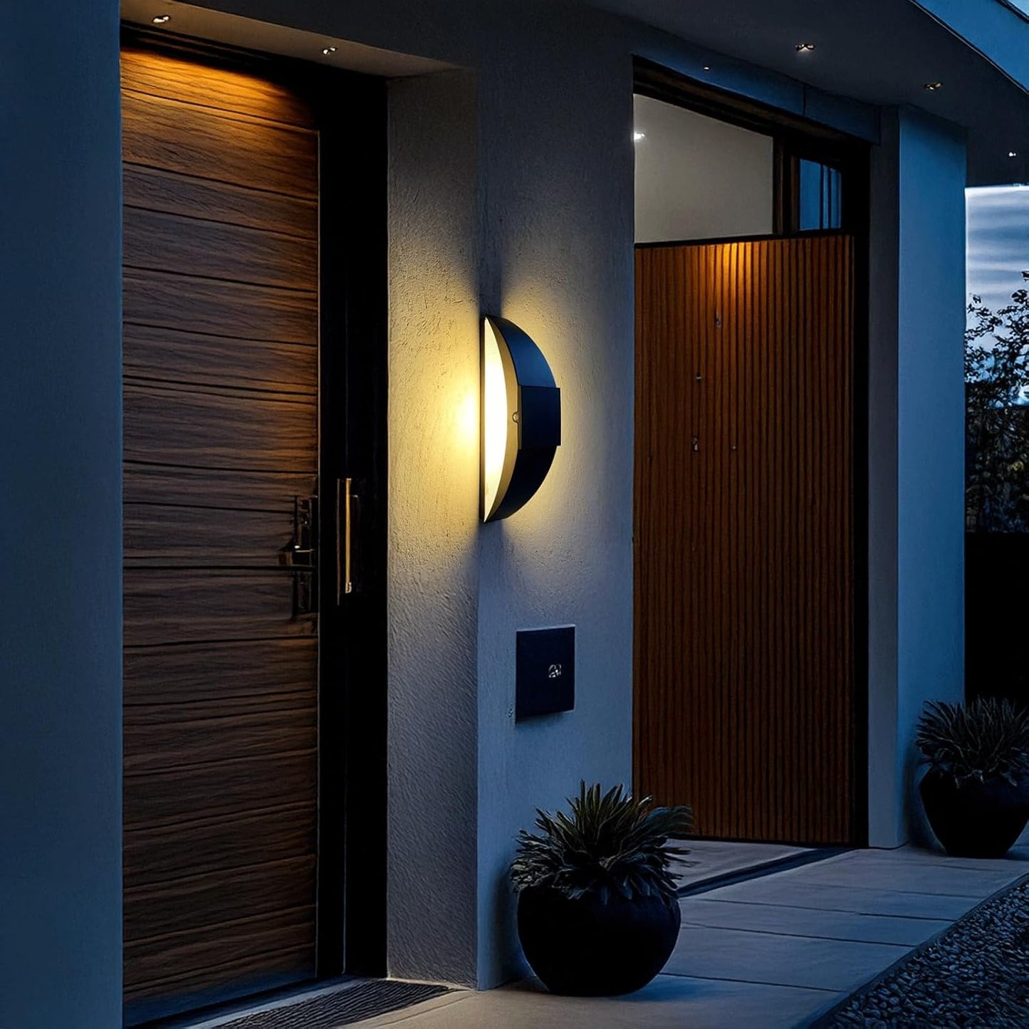 Solar Outdoor Wall Light, Modern Half Moon Wall Sconce Lamp, Semicircular Exterior Wall Lantern with IP65 Waterproof LED, Stainless Steel Wall Mounted Fixture for Porch, Patio, Pathway