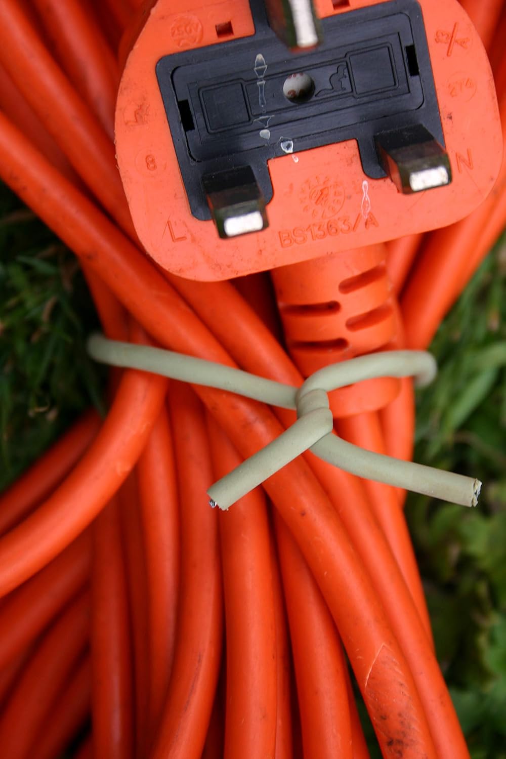 Garden Twist Tie - Slim Soft Tie for Plants & Trees - 26.3 ft - Rubber Compound/Galvanized Steel