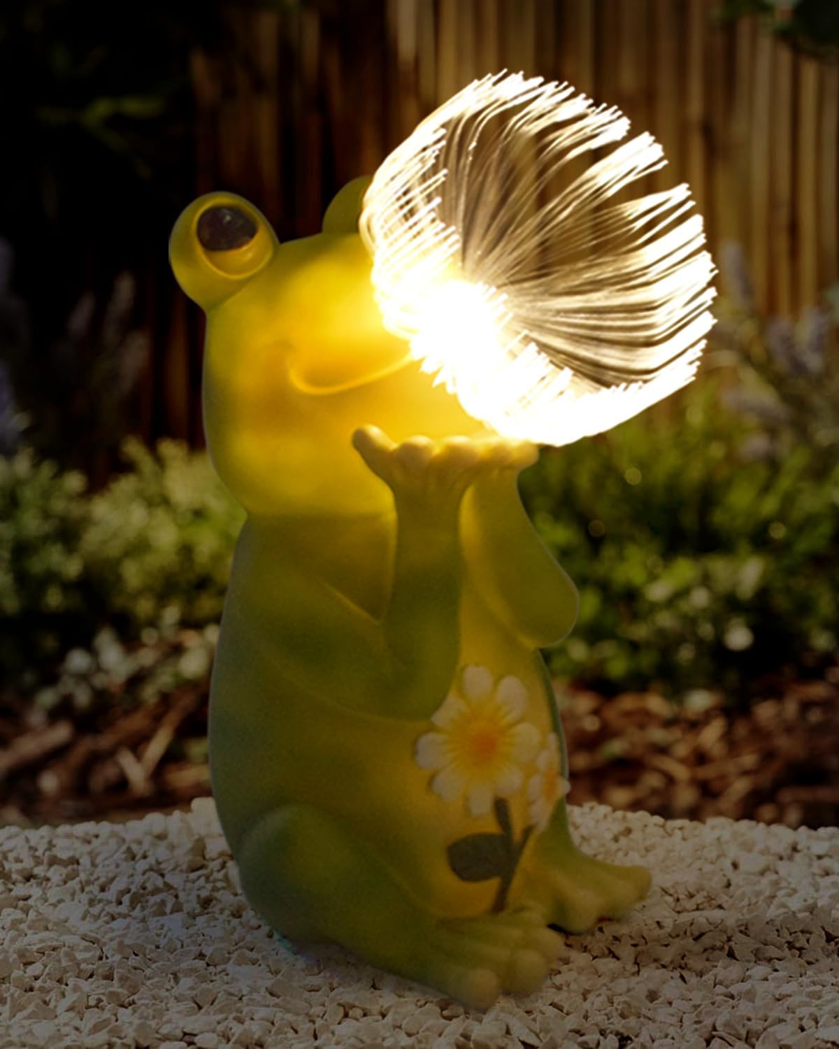 FREECUBE Solar Garden Statue, Frog Garden Decor Figurine Lights for Outside Waterproof Outdoor Yard Decorations Pation Light,Housewarming Gift for Patio,Lawn,Yard