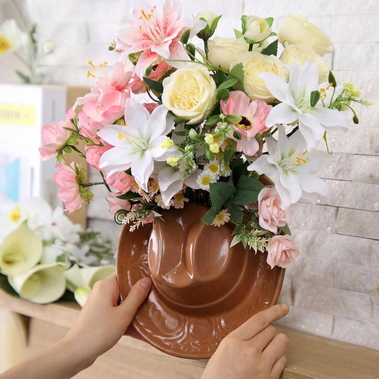 Ceramic Cowgirl Hat Vase Western Themed Hat Hanging Wall Indoor Planter Vase Flower Pot Cowboy Decoration Cowboy Party Table Centerpiece for Bathroom Living Room Office and Home Decor(Brown)