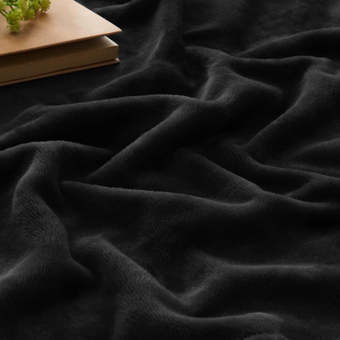 BEDELITE Fleece Blanket Black Throw Blankets for Couch & Bed, Luxury P