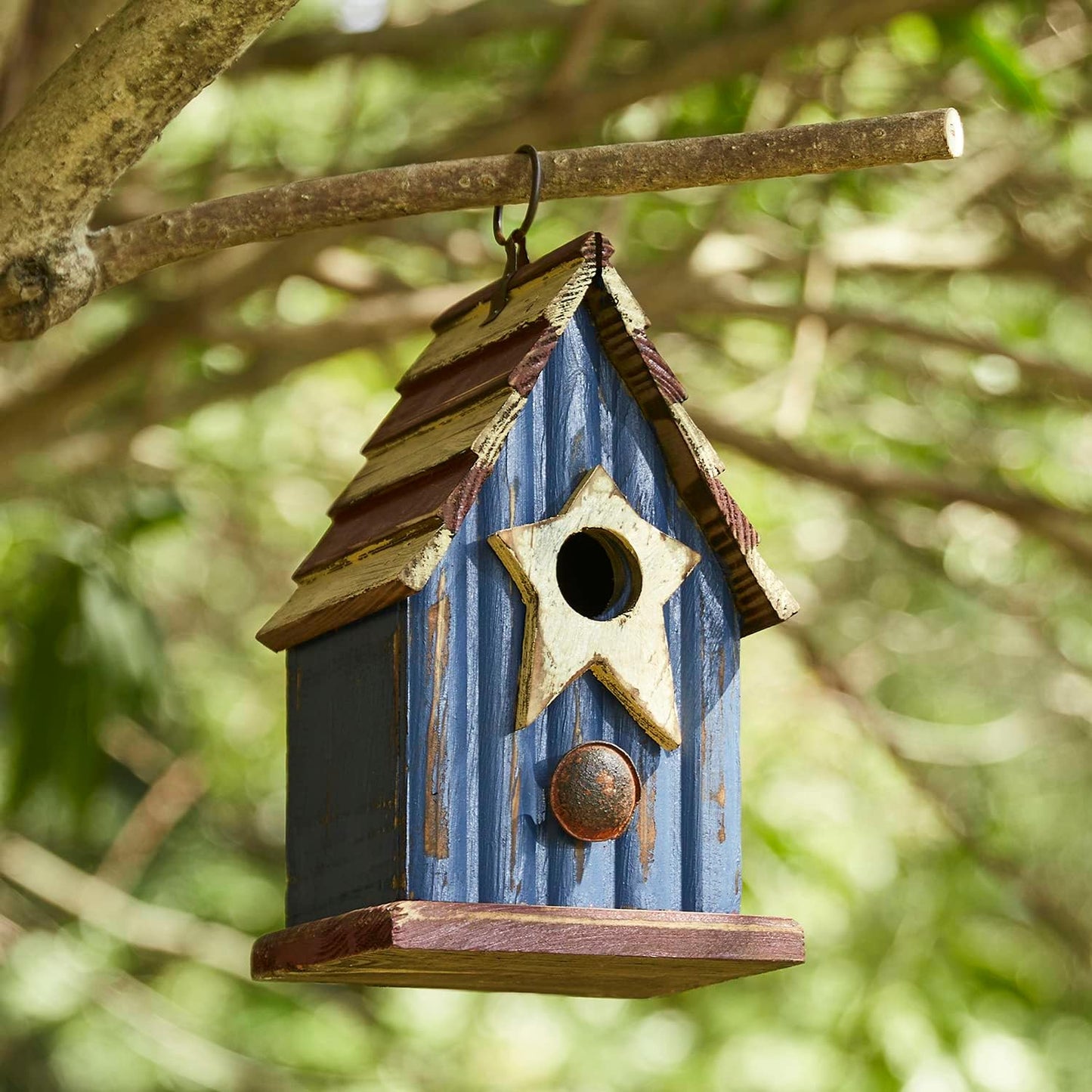 Glitzhome 9" H Patriotic Wooden Bird House, Hanging Birdhouses for Outdoors, Distressed Solid Wood Cottage Design with 3D Star, Garden Birdhouse for Bluebird Hummingbird Wren Finch Cardinals Cedar
