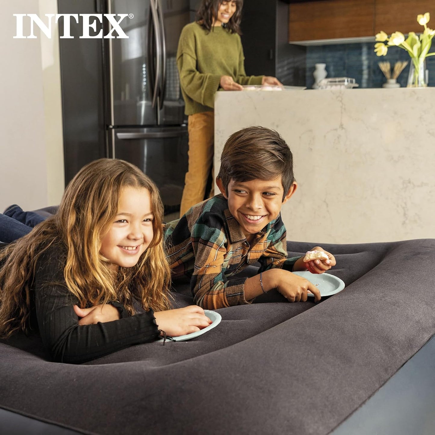 Intex Raised Airbed Mattress with Built-in Pump, Dura-Beam Plus Pillow, Twin - Portable Inflatable Luxury Blow-Up Bed for Adults, Camping, Guests