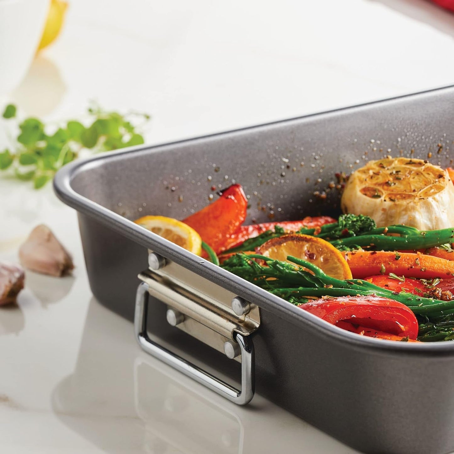 Farberware Bakeware Nonstick Steel Roaster with Flat Rack, 11-Inch x 1