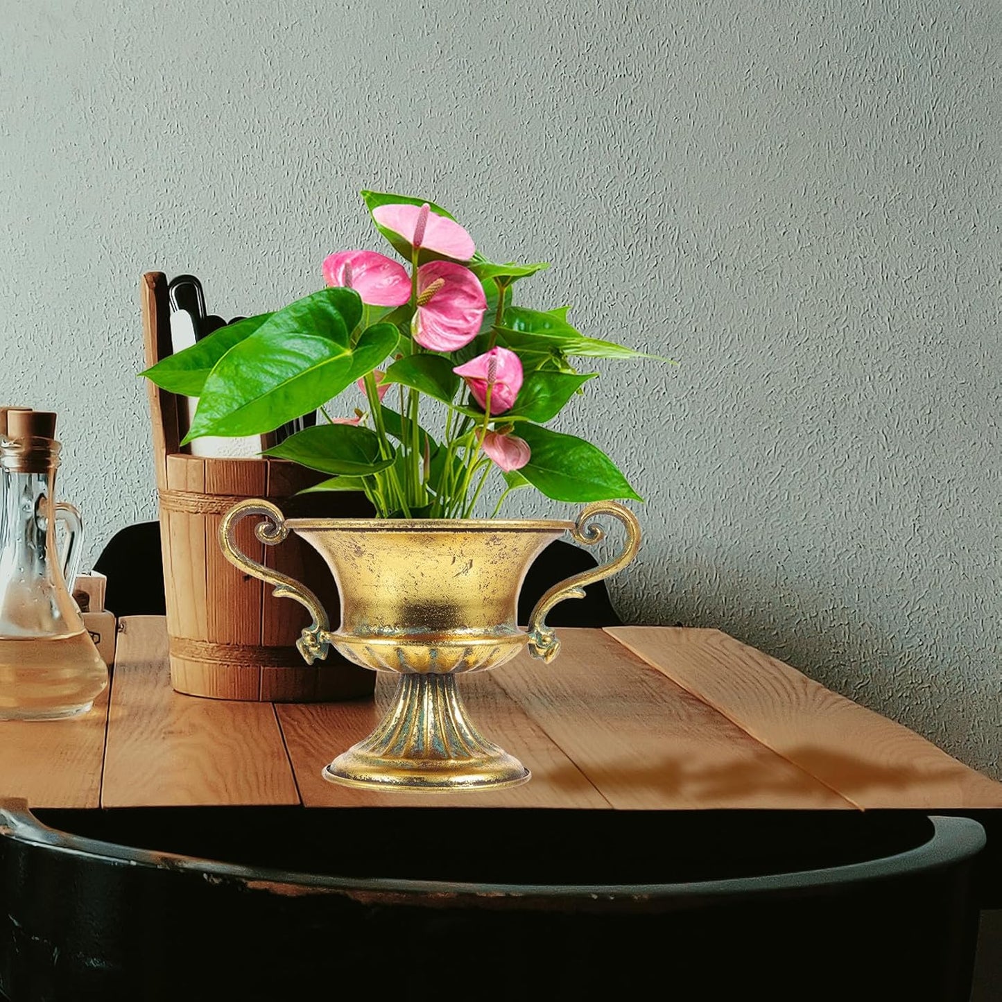 Retro Antique Metal Flower Pot Iron Planter Vintage Rustic Flower Arrangement Vase for Home Décor Wedding Centerpiece Office Decoration